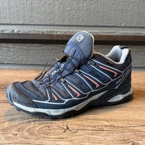 Salomon Gore-Tex Men’s Navy and Purple Sneakers size 9.5Have different Lock Lace